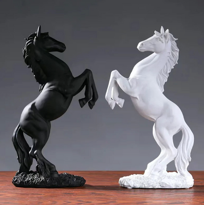 European Victory Horse Statue 640g – Galloping Animal Figurine, Luxury Living Room Decor, Office Desktop Gift